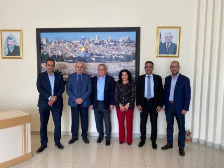 وفد مجلس العمل الفلسطيني في أبوظبي زار السفير يونس مهنئًا